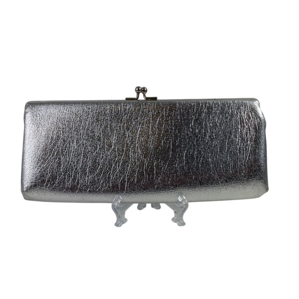 Vintage Silver Metallic Clutch Purse With Kiss Lock Closure
